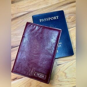 AUTHENTIC TUMI ITALIAN LEATHER PASSPORT HOLDER